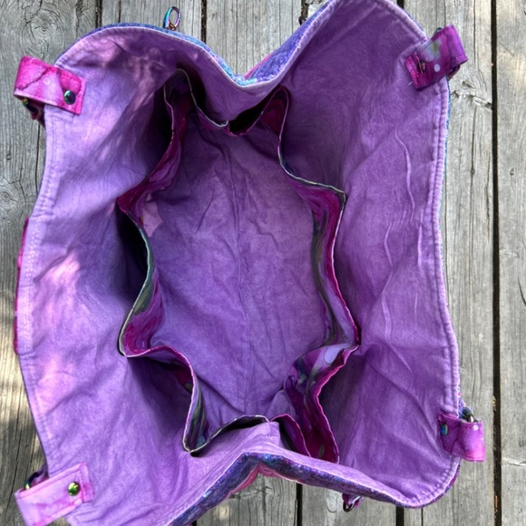 Quilted Oversized Tote Bag - Picture 4 of 10